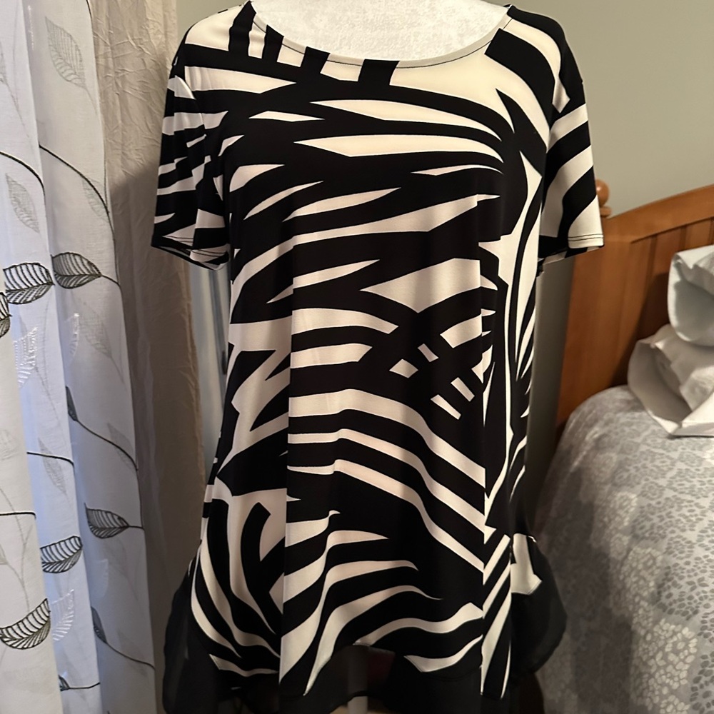 Stylish Black and White Women's Top